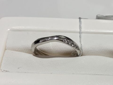 【俄(にわか)の口コミ】 婚約指輪とセットリングになるため、セットで購入したい方におすすめです…