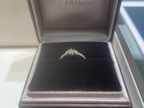 【アイプリモ(I-PRIMO)の口コミ】 まず、素材がゴールドで探していてゴールド、ピンクゴールド、プラチナの…