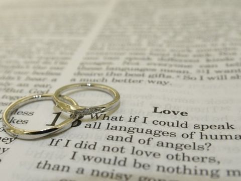 【4℃ BRIDAL(ヨンドシーブライダル)の口コミ】 日常使いする物なのでデザインはシンプルかつ、女性の方にはダイヤが入っ…