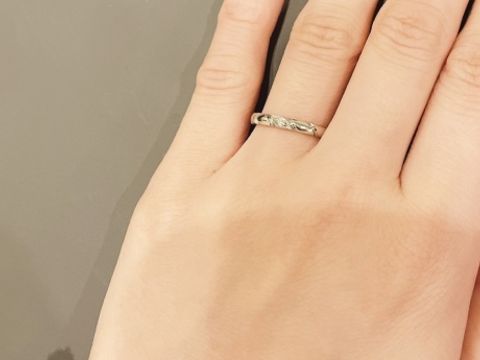 【ショーメ(CHAUMET)の口コミ】 トルサード、ダイヤ一粒、プラチナです。
人と被りにくいブランドで、歴史…