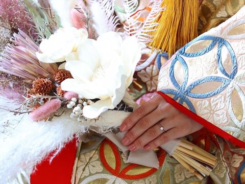 【銀座ダイヤモンドシライシの口コミ】 初回は結婚指輪の説明を聞くため私1人で来店しました。その際に婚約指輪を…