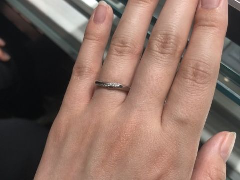 【アイプリモ(I-PRIMO)の口コミ】 細かいダイヤが散りばめられていて、緩やかにウェーブしていて柔らかく女…