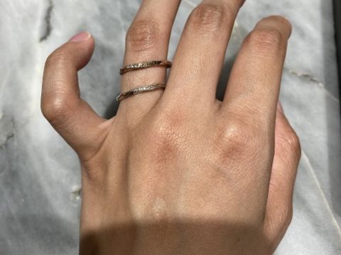 【SIENAROSE(シエナロゼ)の口コミ】 リングのシンプルなデザインがとても素敵です。
ツヤありのキラキラしてい…