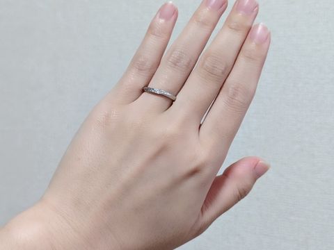 【アイプリモ(I-PRIMO)の口コミ】 手が小さく指も短いため、細身の指輪を選びました。
結婚指輪というと石の…