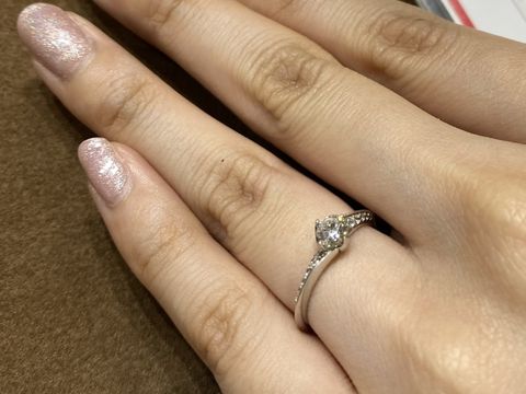 【アンジェリックフォセッテ(Angelique Fossette)の口コミ】 指輪探しで個人的に実際の店舗に伺ったなかで、1番指輪のデザインが豊富だ…