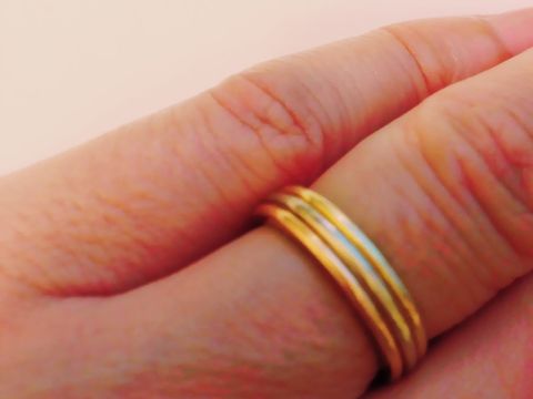 【カルティエ(Cartier)の口コミ】 まだ２０代で働いていたこともあり、結婚指輪にありがちなプラチナの指輪…