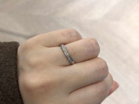 【銀座ダイヤモンドシライシの口コミ】 ダイヤモンドがキラキラで華やかさがあり、一本でもかわいいデザインです…