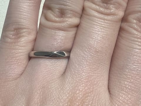 【和光ブライダルブティックギンザの口コミ】 上品で大人っぽいデザインが多く感じました。価格も高すぎず安すぎず、丁…