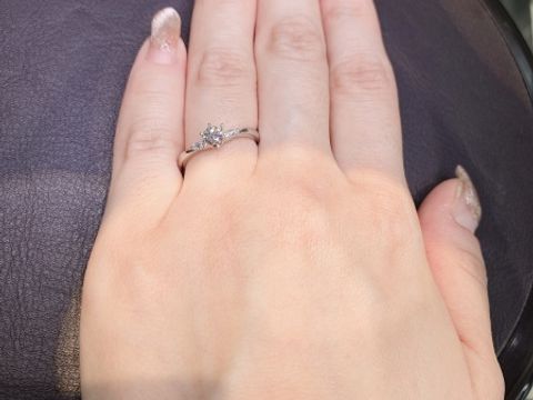 【アイプリモ(I-PRIMO)の口コミ】 ウェーブデザインのバリエーションを見るために来店しましたが、V字よりゆ…