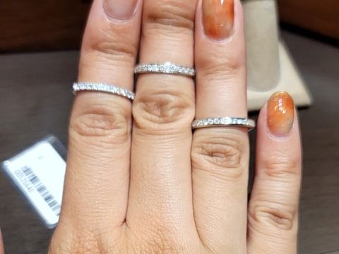 【TANZO.(鍛造指輪)の口コミ】 ハーフエタニティを試着しましたが、ひとつひとつ職人が鍛造製法作ってい…