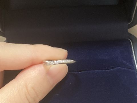 【銀座ダイヤモンドシライシの口コミ】 [デザイン、テイスト、素材について]
お互い、いいと思うデザインが多く決…