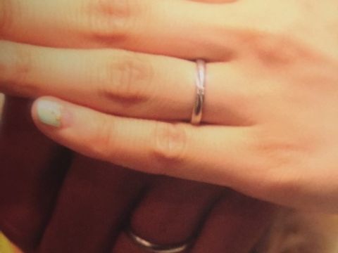 【ジュエリーツツミ(JEWELRY TSUTSUMI)の口コミ】 女性用はダイヤが付いて、男性用はダイヤ無しのシンプルなデザインのペア…