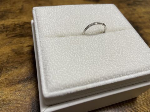 【AFFLUX(アフラックス)の口コミ】 ゼクシィの指輪特集ページを見た時から、この指輪が気になっていました。…