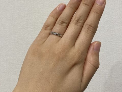 【ラザール ダイヤモンド(LAZARE DIAMOND)の口コミ】 少し捻りのあるデザインが好きで、すごく気に入りました。
また、シンプル…