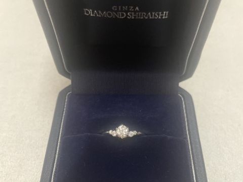 【銀座ダイヤモンドシライシの口コミ】 指輪のデザインがとても気に入りました。
シンプルすぎず、ゴージャスすぎ…