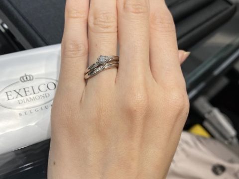【エクセルコダイヤモンド(EXELCO DIAMOND)の口コミ】 サイドにメレダイヤやパヴェダイヤがあるものがいいと思って探していまし…