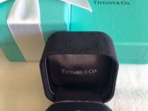 【ティファニー(Tiffany & Co.)の口コミ】 一生に一度のことなのでエンゲージメントリングは、世界的なブランドであ…