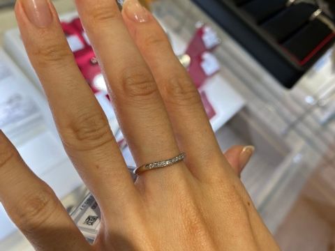 【モニッケンダム(MONNICKENDAM)の口コミ】 ストレートでないもので色々見ていましたがVラインはきついものだと指に合…