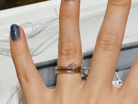 【ケイウノ ブライダル(K.UNO BRIDAL)の口コミ】 ダイヤがウェーブに入っている指輪のデザインを探しており、色々なお店を…