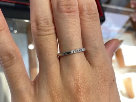 【HIROUMI(ヒロウミ)の口コミ】 鍛造にこだわった結婚指輪でとても指通りがよく心地いい着け心地でした。…