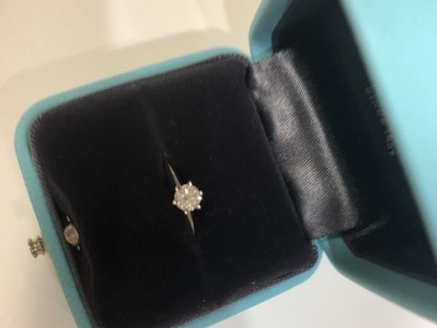【ティファニー(Tiffany & Co.)の口コミ】 王道の婚約指輪が欲しかったため。デザイン性のあるものも悩んだけれど、…