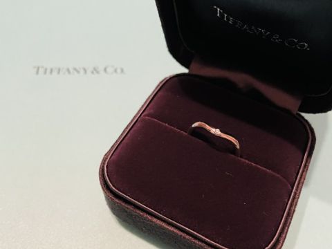 【ティファニー(Tiffany & Co.)の口コミ】 毎日着けるものなので、憧れのティファニーの指輪を希望しておりました。
…