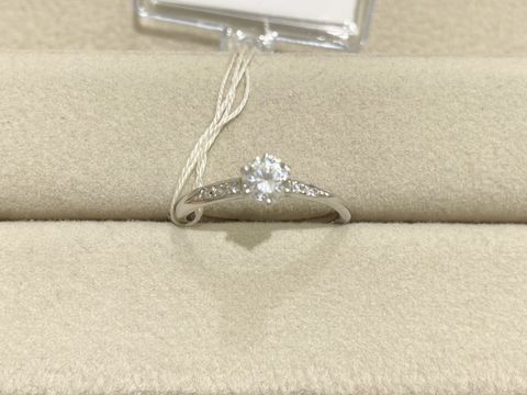 【輪-RIN-の口コミ】 ウィリアム&bull;レニー&bull;ダイヤモンドというとても綺麗に輝くダイヤ…