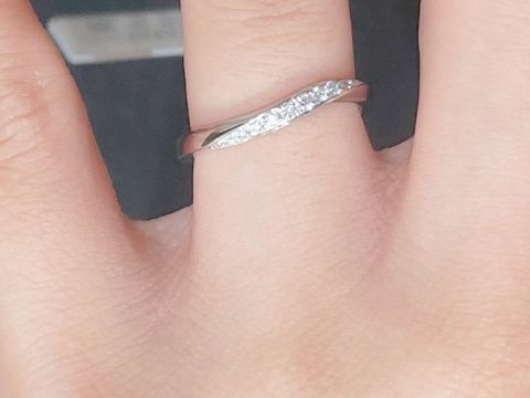 【アイプリモ(I-PRIMO)の口コミ】 ウェーブの形が綺麗でダイヤがついている範囲も広くてキラキラしていて綺…