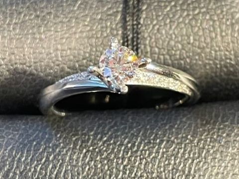 【エクセルコダイヤモンド(EXELCO DIAMOND)の口コミ】 シンプルなデザインなのに、スタイリッシュで洗練されていて、とてもステ…