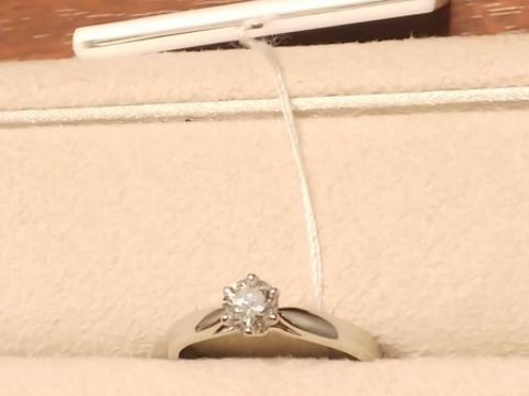 【ティファニー(Tiffany & Co.)の口コミ】 結婚指輪、婚約指輪
ともにハーモニーの作りがあり
結婚指輪、婚約指輪重…