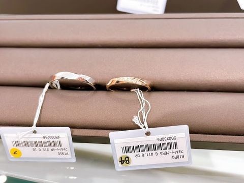 【アイプリモ(I-PRIMO)の口コミ】 色がピンクゴールドで可愛いです。又、照明を消した状態でも試着させて頂…