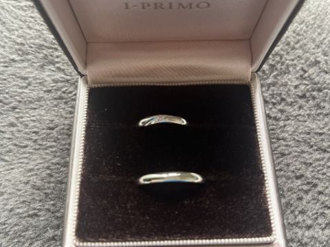 【アイプリモ(I-PRIMO)の口コミ】 真ん中にメレダイヤが留まっているデザイン。斜めのラインに留まっている…