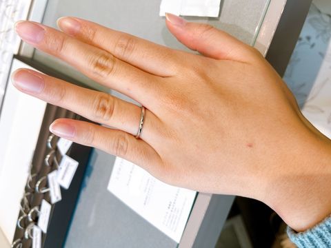 【アイプリモ(I-PRIMO)の口コミ】 指輪は細め、ウェーブなしの真っ直ぐ、メレダイヤ1粒のもの。とてもシンプ…