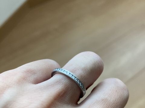 【ROYAL ASSCHER(ロイヤル・アッシャー)の口コミ】 結婚指輪はダイヤモンドが１つ埋め込まれているタイプを購入しました。婚…