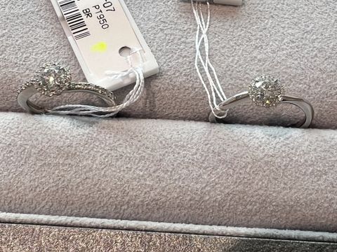 【STAR JEWELRY(スタージュエリー)の口コミ】 大きなダイヤモンドを小さなダイヤモンドでぐるっと囲むことによって、中…