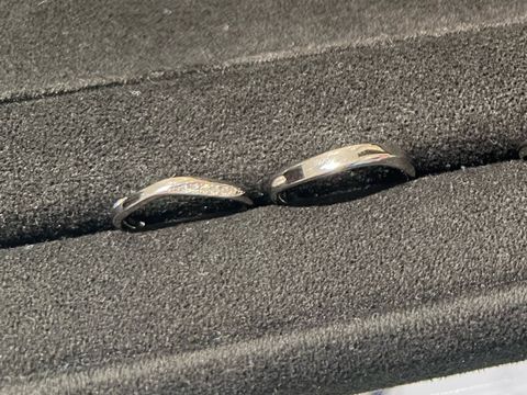 【俄(にわか)の口コミ】 ダイヤモンドが斜めに並んだデザインを探していたのですが、こちらで見た…