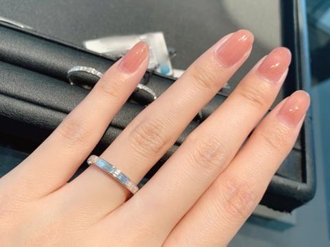 【エクセルコダイヤモンド(EXELCO DIAMOND)の口コミ】 少し変わったデザインのエタニティリングで、人と被らなさそうで良かった…