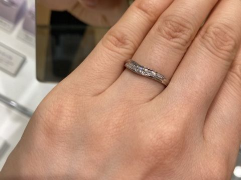 【STAR JEWELRY(スタージュエリー)の口コミ】 よくあるデザインですが、ダイヤがやや多めに見えます。普段つけられる一…