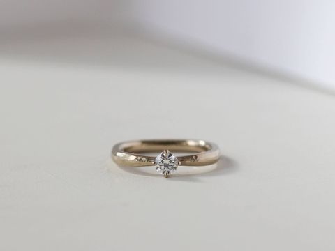 【mina.jewelry(ミナジュエリー)の口コミ】 "まるしかく"という個性的な形に惹かれました。人と被らない指…