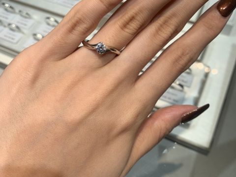 【アイプリモ(I-PRIMO)の口コミ】 流れるタイプの方が指にフィットする感じはありました。流れるタイプも種…