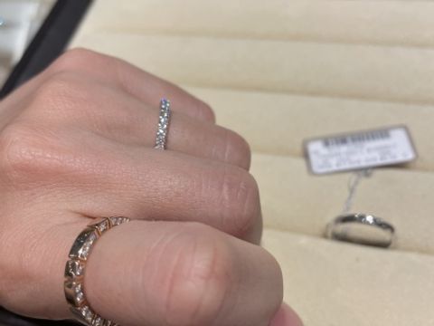 【TASAKI(タサキ)の口コミ】 他店で見たことの無いデザインで、結婚指輪はキラキラを購入したいという…