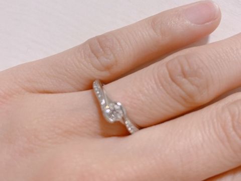 【俄(にわか)の口コミ】 憧れの婚約指輪！！絶対にダイヤがキラキラしているものがいいと思い見て…