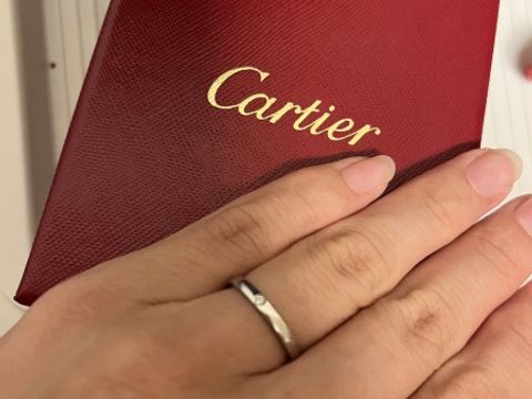 【カルティエ(Cartier)の口コミ】 婚約指輪をカルティエにしたので、結婚指輪も揃えたくカルティエにしまし…