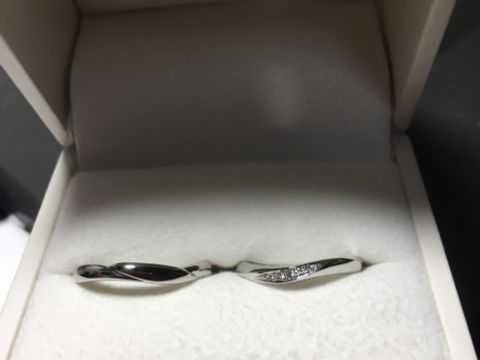 【et toi(エトワ)の口コミ】 デザインがかわいくて、絶妙な形により付けたときに指が長く見えるのがポ…