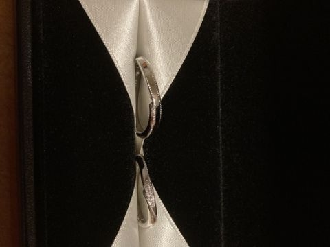 【エクセルコダイヤモンド(EXELCO DIAMOND)の口コミ】 ウェーブのデザインで、ミル打ちがあるデザインを探していました。
見てい…