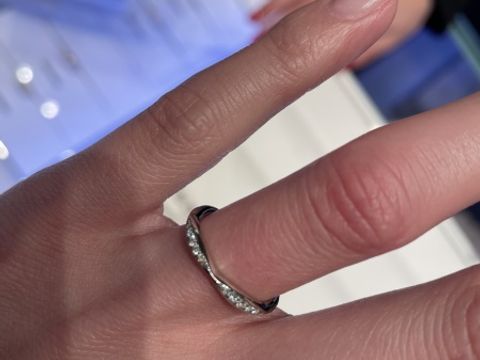 【シャネル(CHANEL)の口コミ】 うえからみるとCHANELの花柄のデザインになっており、パッと見はそうは見…