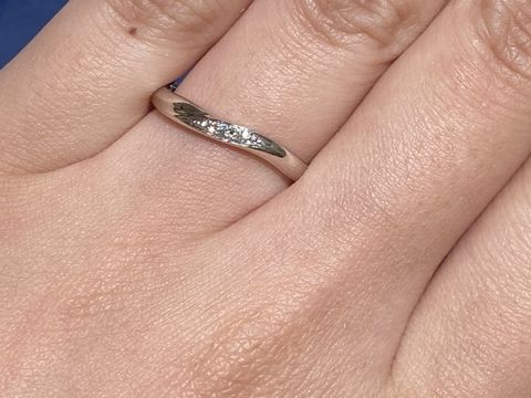 【銀座ダイヤモンドシライシの口コミ】 ダイヤモンドシライシさんの指輪は内丸こうというカットのされ方でつけ心…