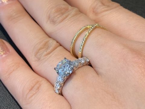 【エクセルコダイヤモンド(EXELCO DIAMOND)の口コミ】 とにかく、大きさと華やかさではダントツの指輪でした。
子供の頃に憧れた…