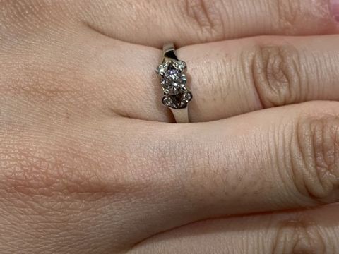 【カルティエ(Cartier)の口コミ】 独身時代から、キラキラとしたリボンのようなデザインに憧れていて、結婚…