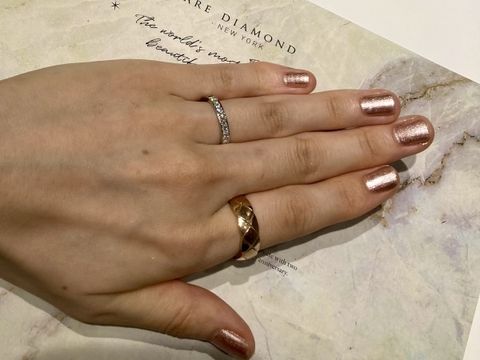 【ラザール ダイヤモンド(LAZARE DIAMOND)の口コミ】 王道のレール留めタイプのハーフエタニティです。サンプル品なので全部10…